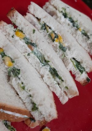 पालक स्वीट कॉर्न सैंडविच (palak sweet corn sandwich recipe in Hindi) रेसिपी मुख्य फोटो