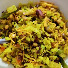 A picture of Mixed vegetables chiwda upma.