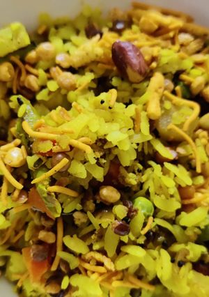 A picture of Mixed vegetables chiwda upma.
