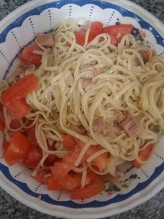 Una foto de Ensalada de pasta y atún