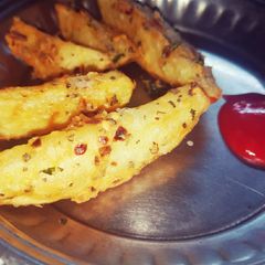 A picture of Potato Wedges.