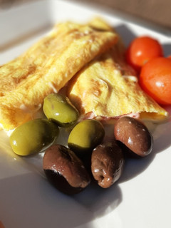 Una foto de Omelette arrollado de jamón y queso