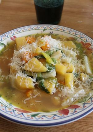 Una foto de Sopa heavy metal multicolor