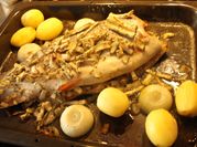 Una foto de trucha al horno