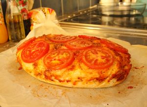 Una foto de Pizza fugaceta (creo que así se llama) y otra fugazza a la italiana