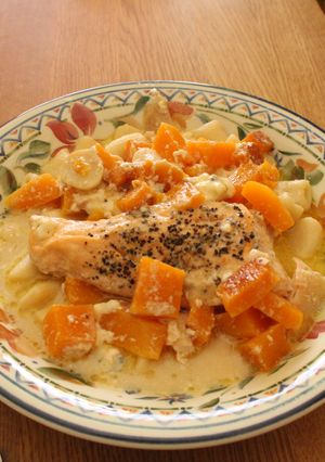 Una foto de Pasta casera con salmón, calabaza y roquefort