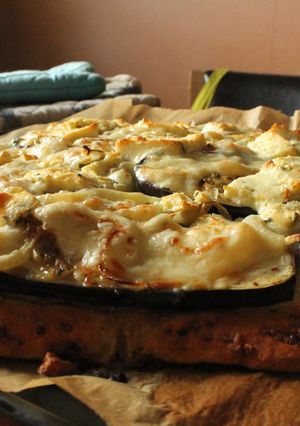 Foto principal de Pizza de verduras y queso roquefort