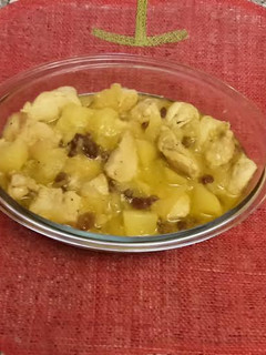 Una foto de pollo con manzana