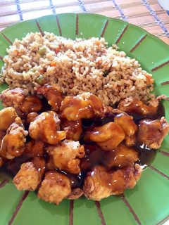 Una foto de Pollo a la naranja (estilo comida China)