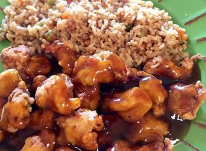 Una foto de Pollo a la naranja (estilo comida China)