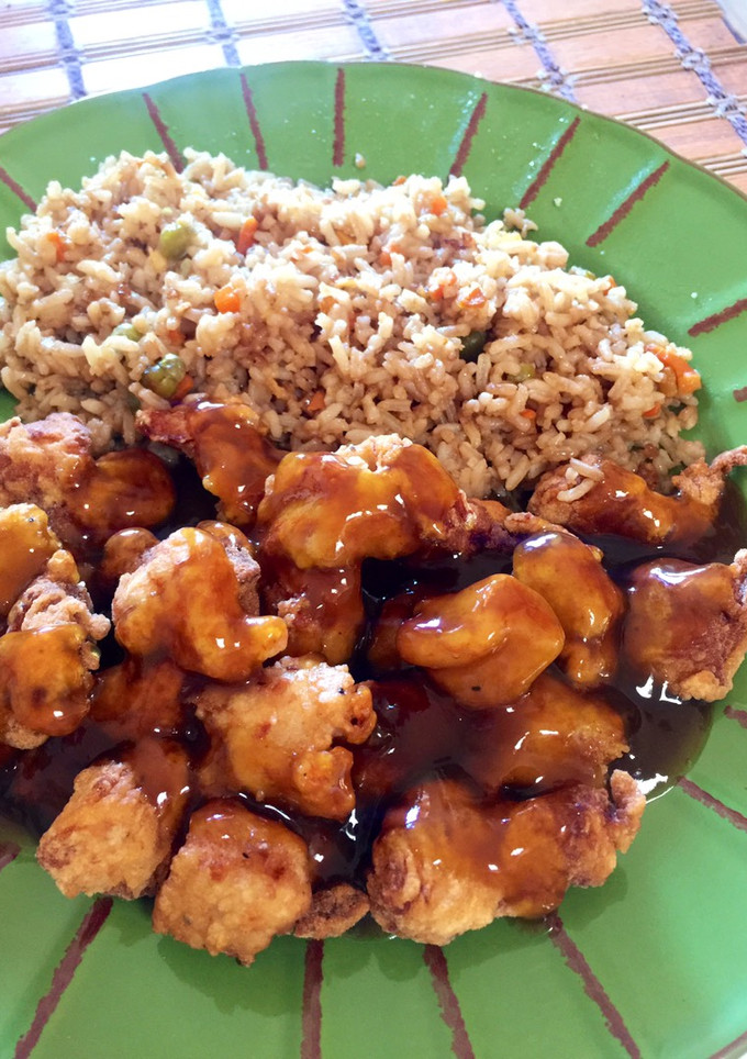 Una foto de Pollo a la naranja (estilo comida China)