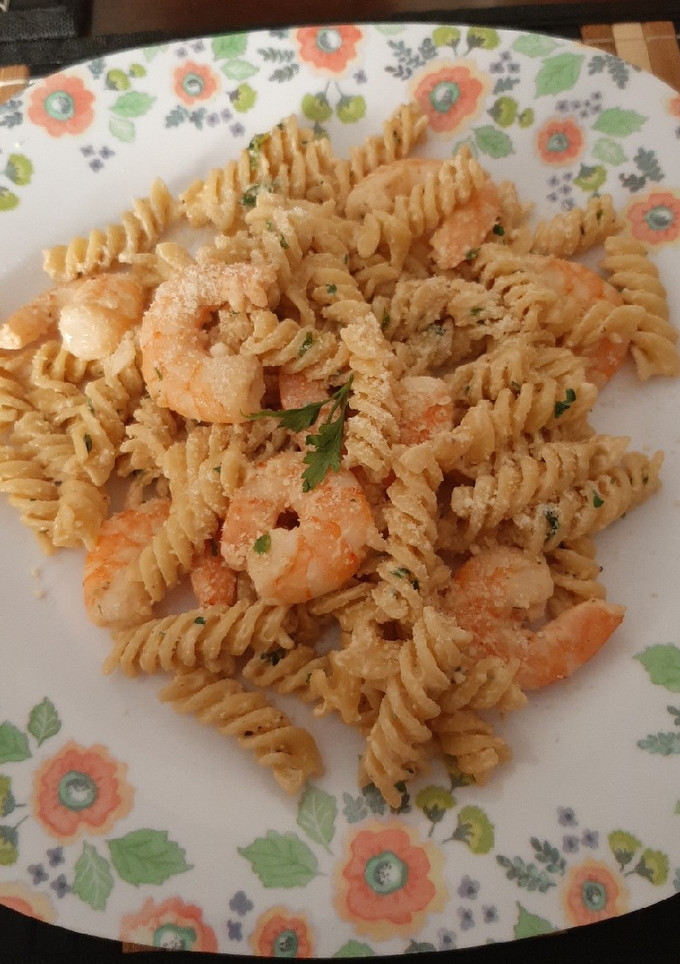 Una foto de Pasta con camarón y parmesano