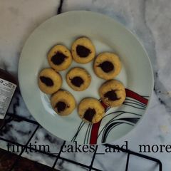 A picture of Thumbprint cookies.