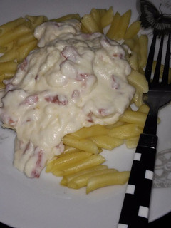 Una foto de Pasta con nata para cocinar y bacon🍝