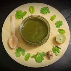Green chutney A picture of Green chutney.