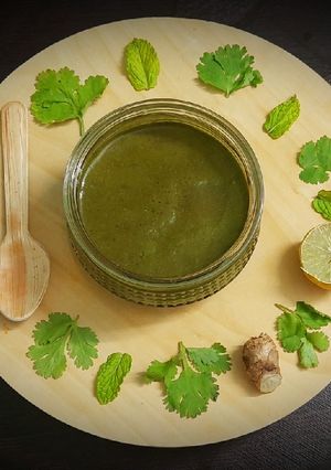 A picture of Green chutney.