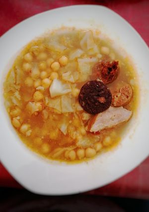 Una foto de Garbanzos con coles