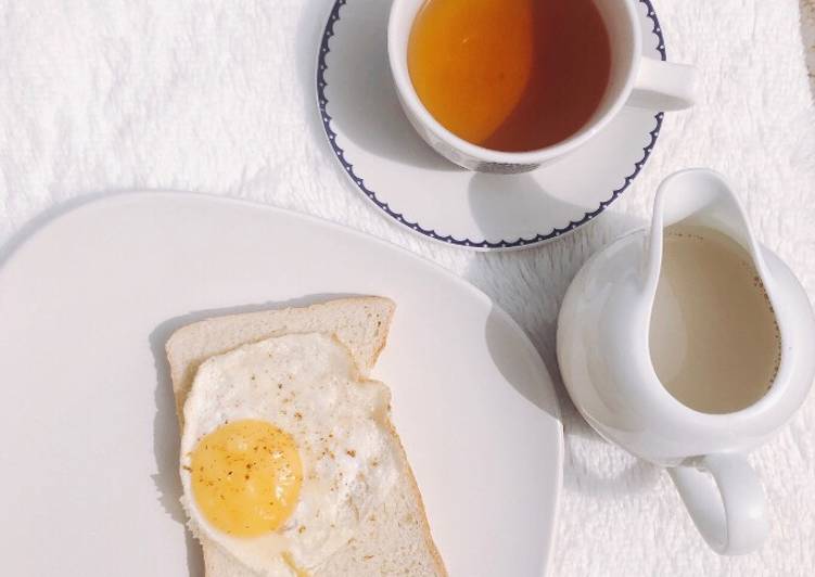 Unflip egg with bread
