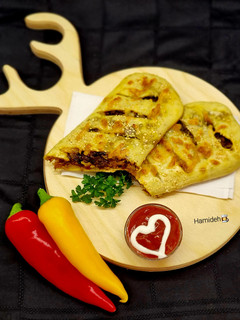 عکسی از دستور استرامبولی ایتالیایی (گوشت و پنیر)🥰