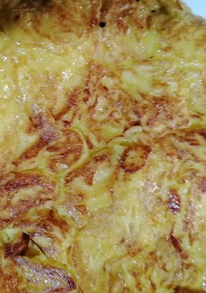 O poză a rețetei Omletă cu brânză dulce și cașcaval.