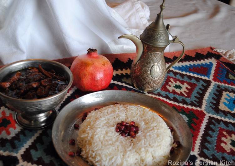 Steps to Prepare Perfect Khoresht-e Fesenjan ( Pomegranate stew with chicken and walnut