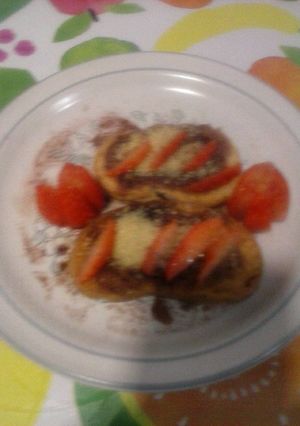 Foto principal de Tostadas de vino con azúcar integral de caña y fresas de guarnición