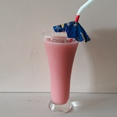 A picture of Guava pomegranate juice.
