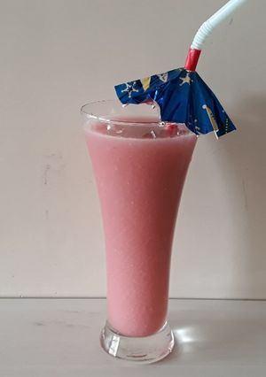 A picture of Guava pomegranate juice.
