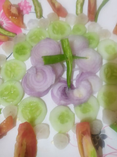 सलाद (salad recipe in Hindi) रेसिपी मुख्य फोटो