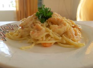Una foto de Pastas con camarón en salsa bechamel