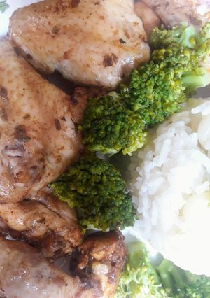 Una foto de Alitas de pollo al horno🇵🇪