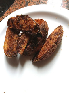 Una foto de Papas rústicas.. Con el secreto para que no se peguen al hornear