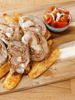 Sonkás, hagymás, kolbászos töltött tarja recept fotója