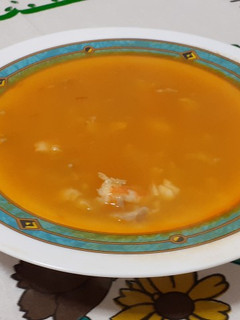Una foto de Sopa de pescado económica.