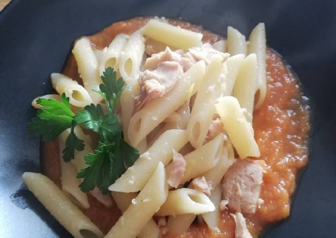 Modo più semplice a Preparare Perfetto Penne con tonno su vellutata di pomodori 🐟🍅🌿