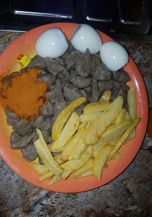 A picture of Dan wake da chips da kwai😋.