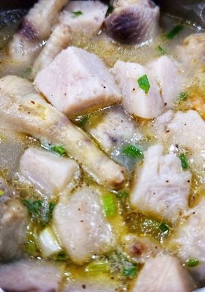 Hình của món Chân gà hầm khoai sọ.