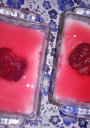 صورة لوصفة فلان فانيلا 🍮مع صلصة الفراولة🍓