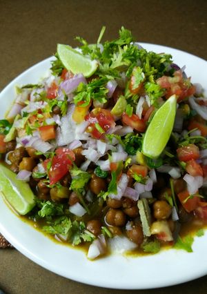 A picture of Kala chana chat.