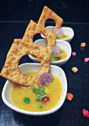 A picture of Dal pakwan.