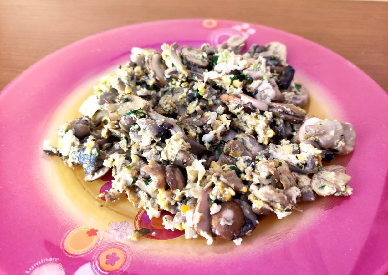 Revuelto de setas y champiñones con cilantro (fácil y jugoso)
