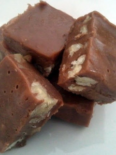 A picture of Christmas Fudge.