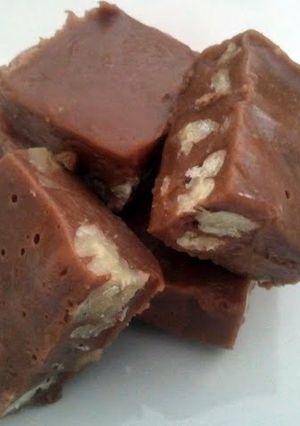 A picture of Christmas Fudge.