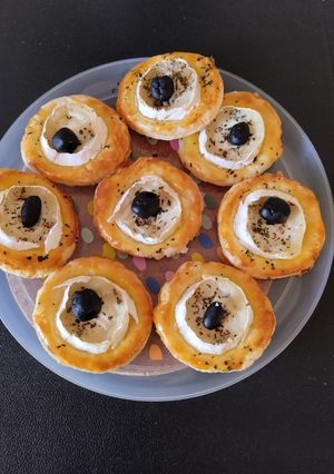 Une photo de Feuilletés au chèvre et aux olives noires