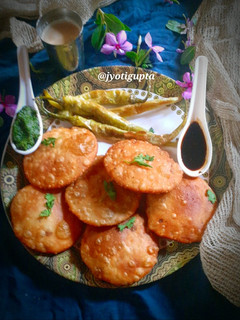 शेगांव कचौड़ी (shegaon kachodi recipe in Hindi) रेसिपी मुख्य फोटो