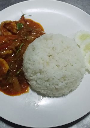 รูปของ กุ้งผัดเครื่องแกงราดหน้าข้าว