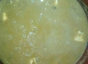 Una foto de Huevos ahogados en salsa verde con nopales
