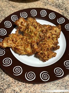 Una foto de Pollo empanado con queso y especias en air fryer