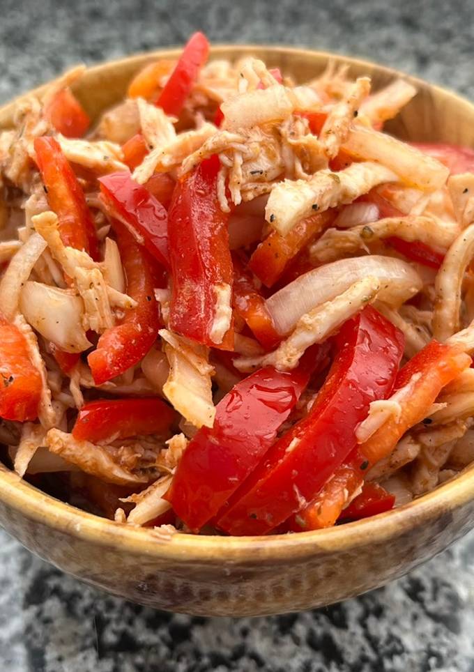 Салат з куркою та болгарським перцем