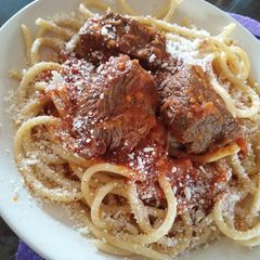 A picture of Greek beef stew in tomato sauce - kokkinisto.